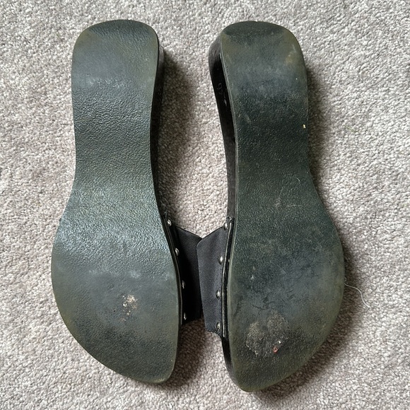 Channel CC Sandals - Picture 3 of 10